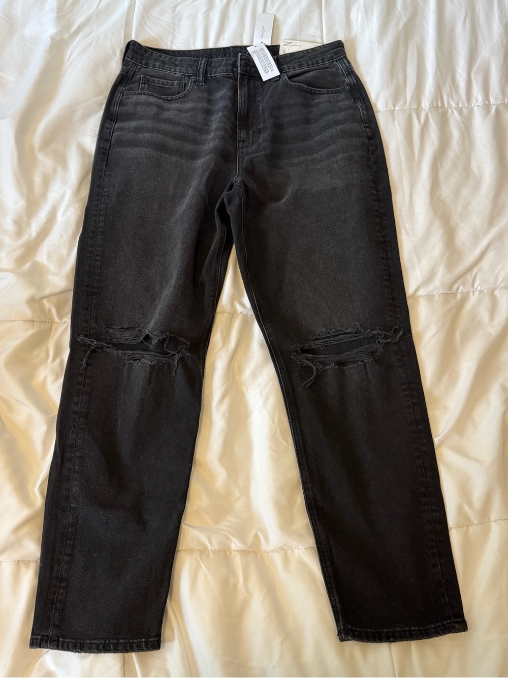 American eagle Mom jean highest rise Straight Black with Distressed Knee sz 8